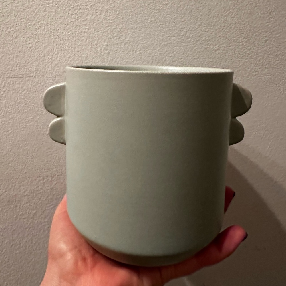 Mint green pot